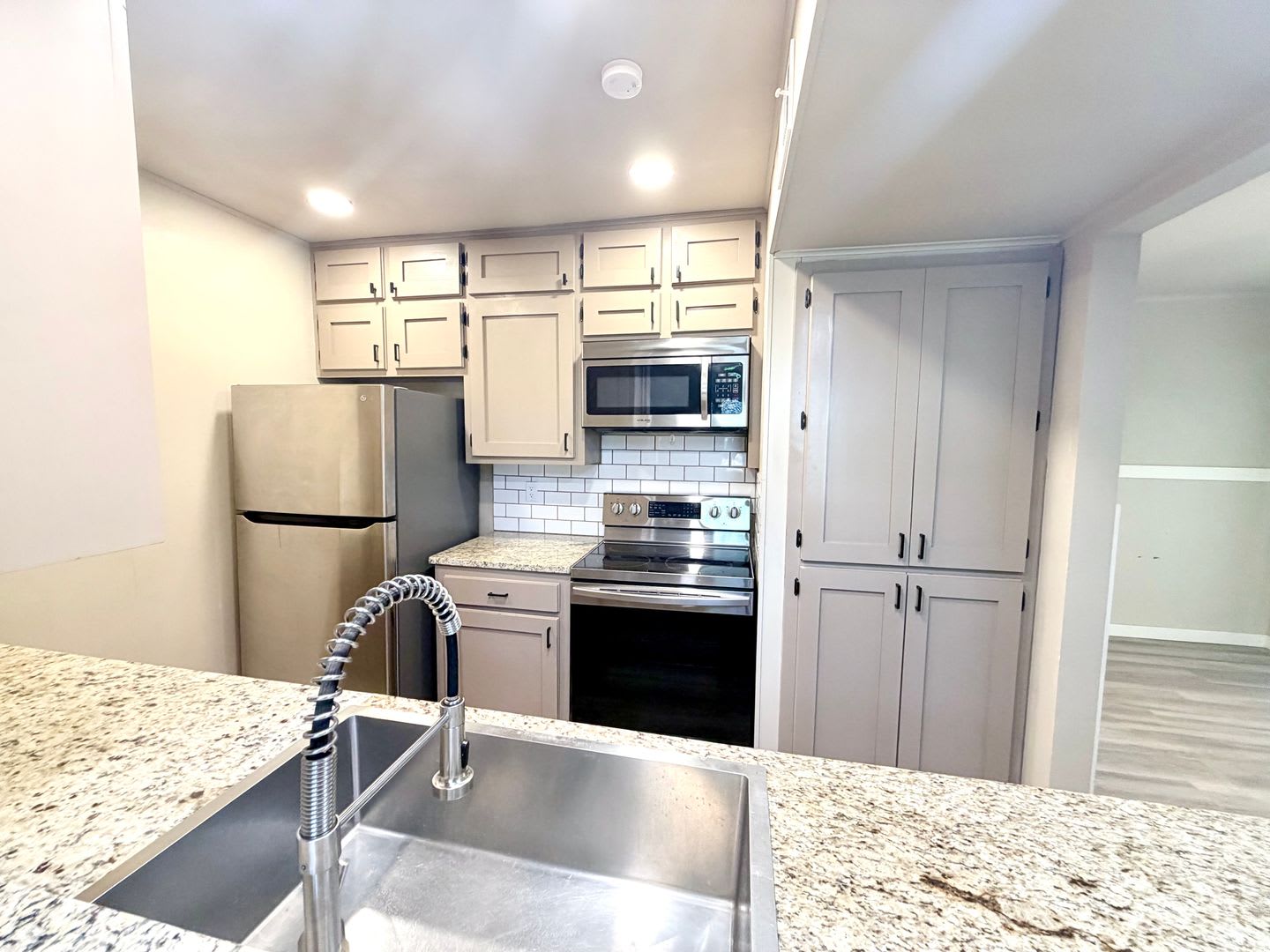 Stylish Two-Story Duplex with Loft, Fireplace & Private Backyard in New Braunfels! – photo 4