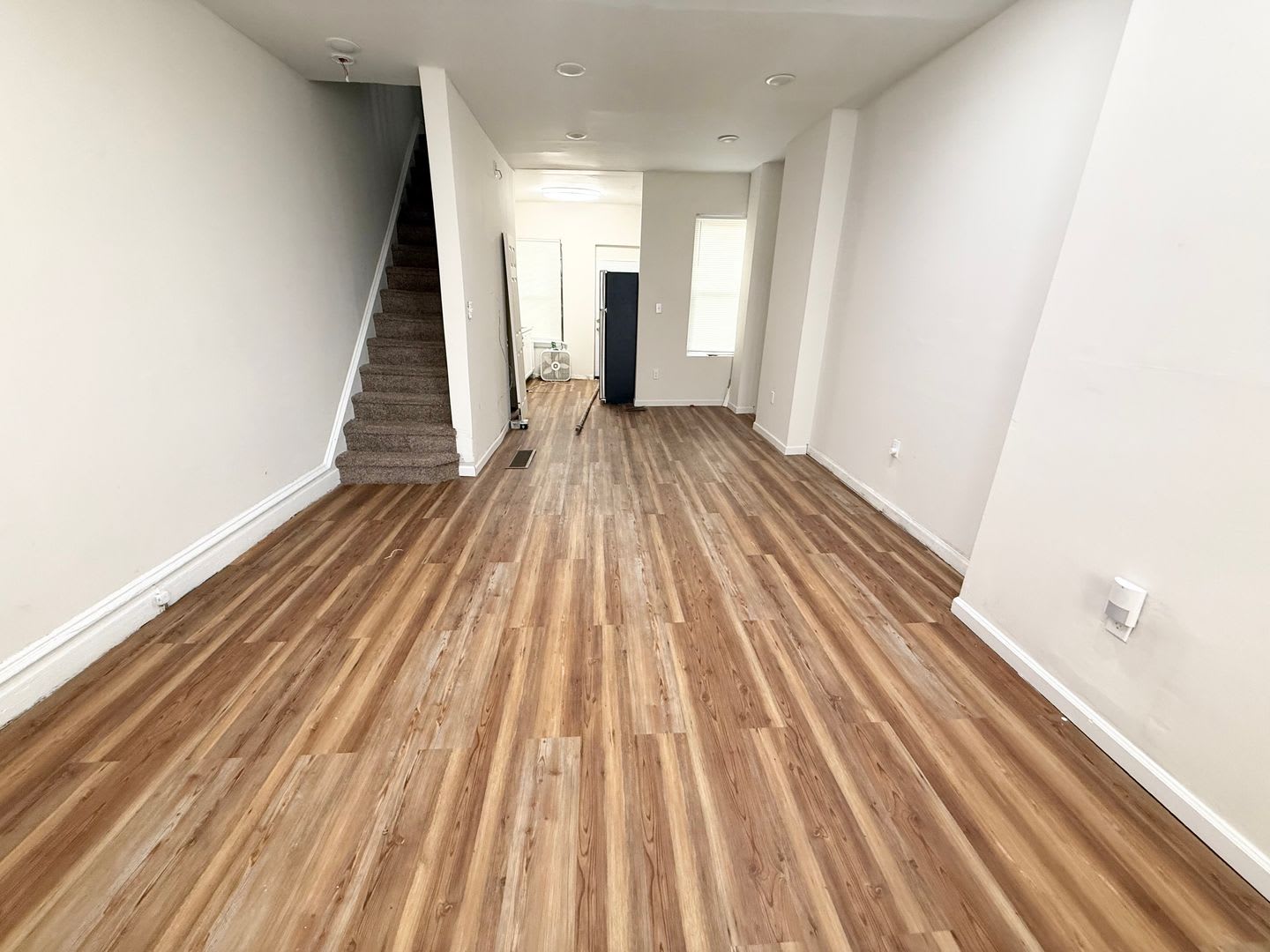 Stunning 2-Bed Townhome Near Temple University! Available NOW! – photo 3