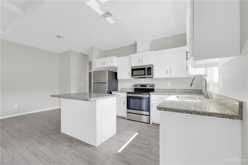 5105 Dahlia Street – photo 4