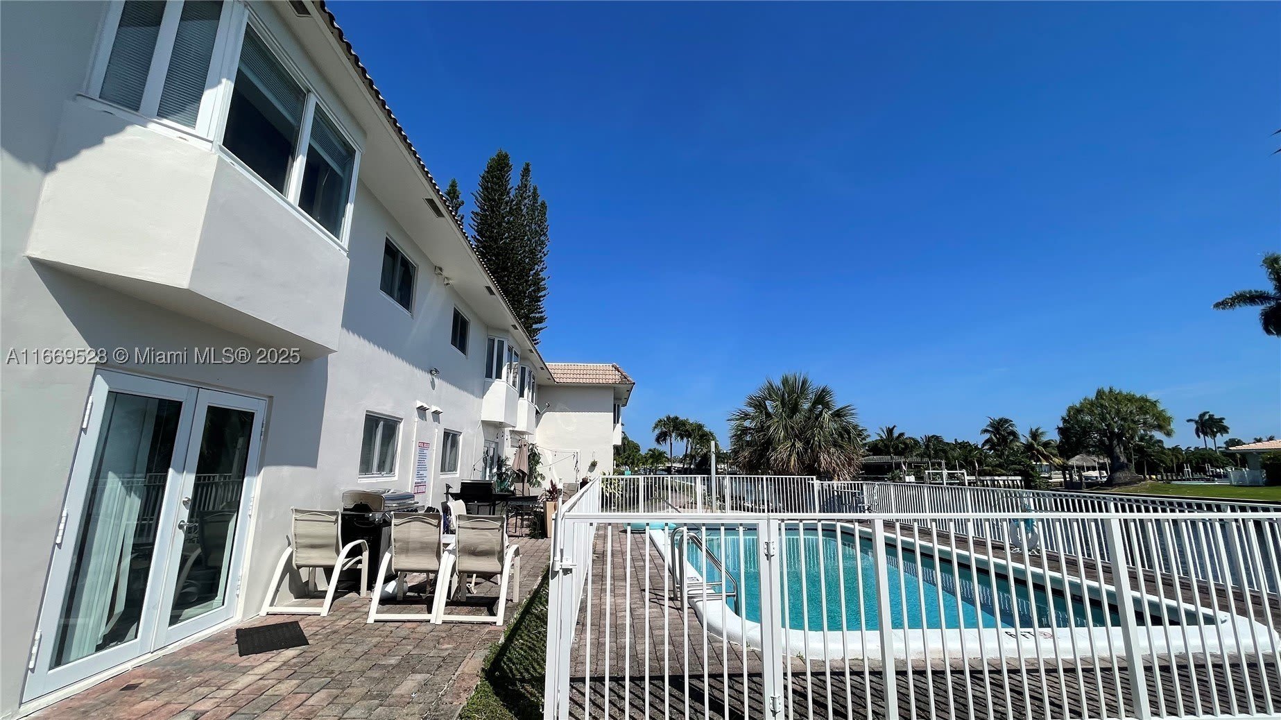 840 Pine Dr – photo 1