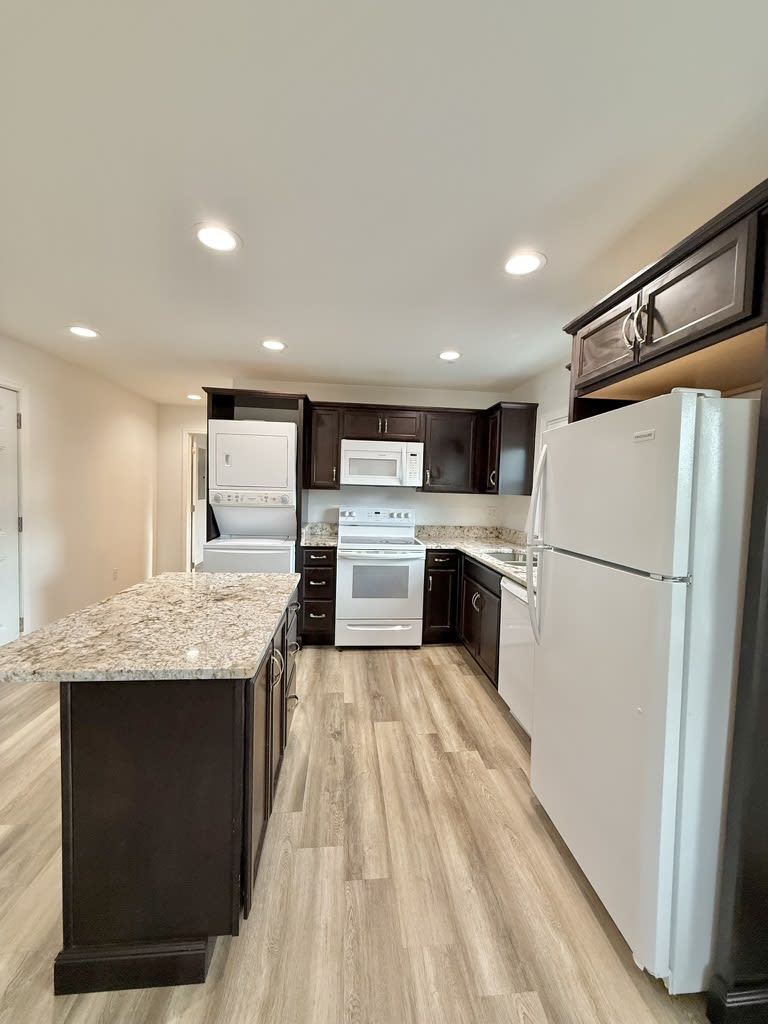 222 West Broadway Avenue – photo 3