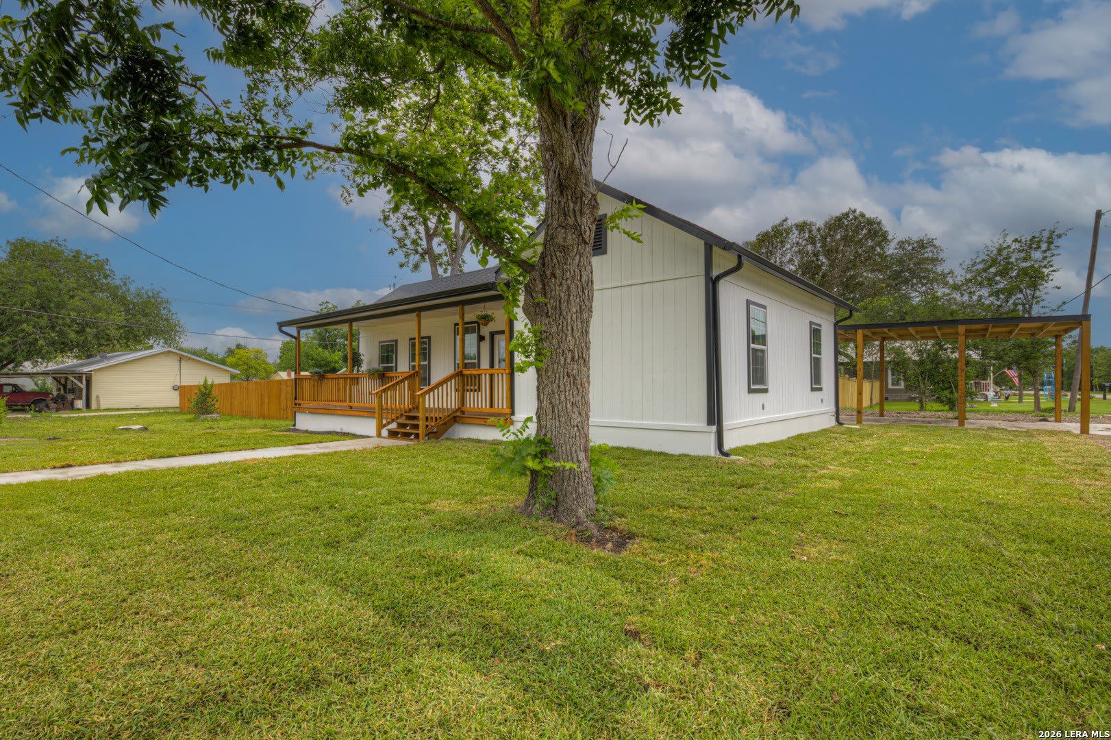 312 N Lavernia – photo 4