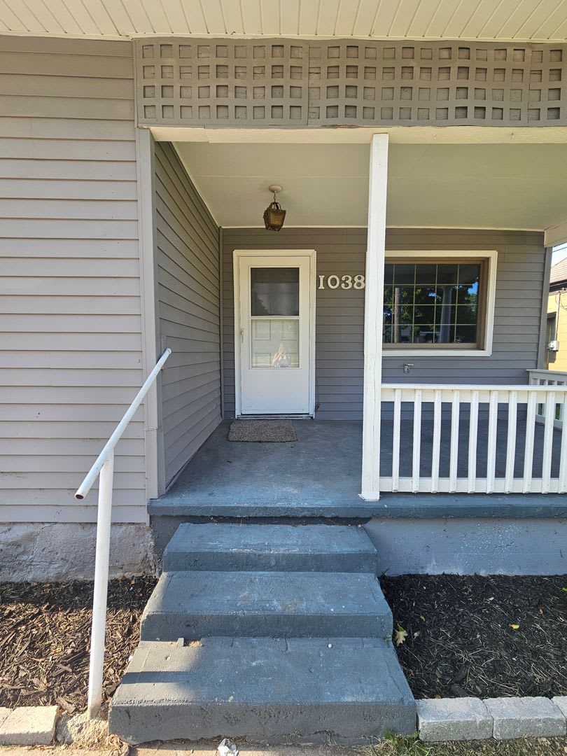 3 Bedroom 1 Bathroom Large Lot Pets Welcome – photo 2