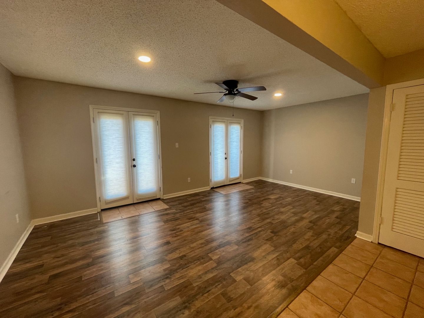 3 bed/1.5 bath townhome right off of I-49 – photo 3