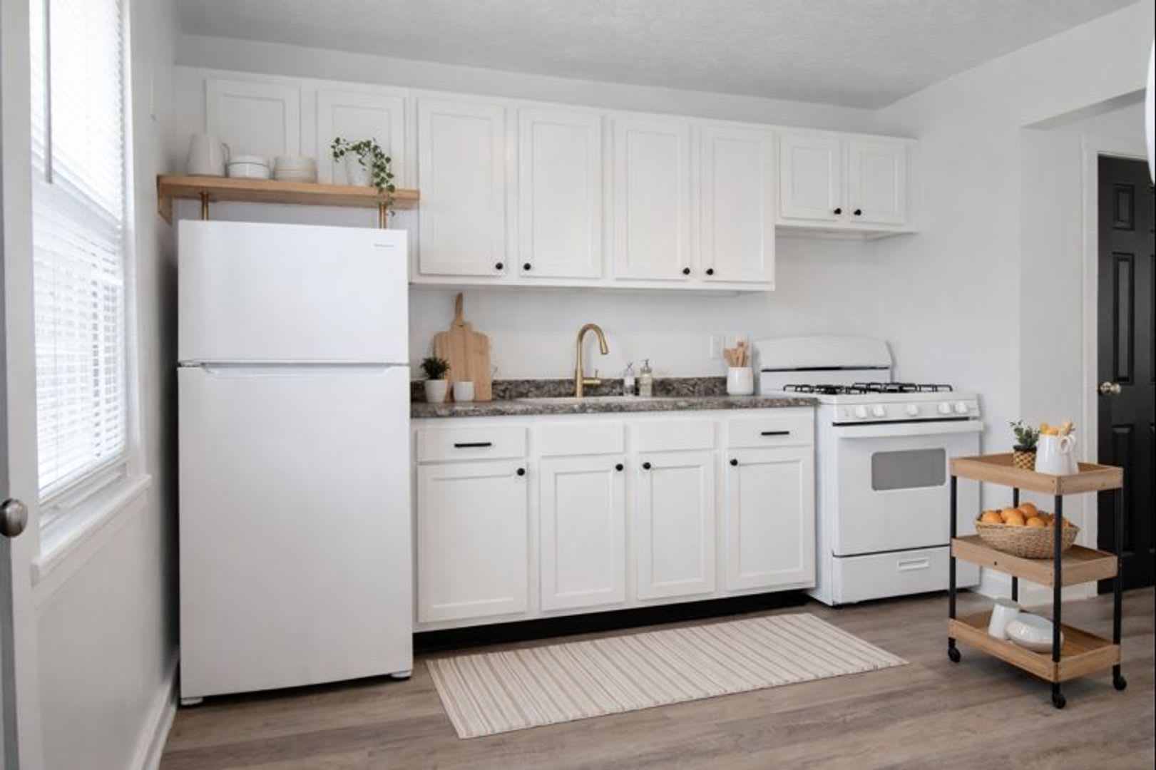 Charming townhouse with 3 bedrooms and 1 bathroom in Midland, PA!! – photo 5