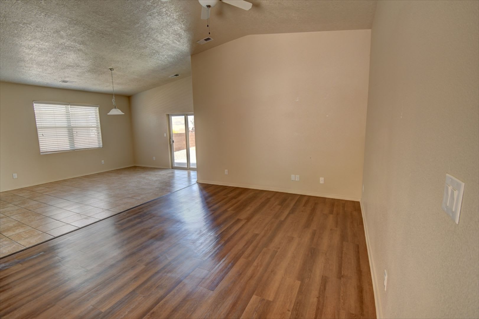 Los Lunas Home Available Now! – photo 2