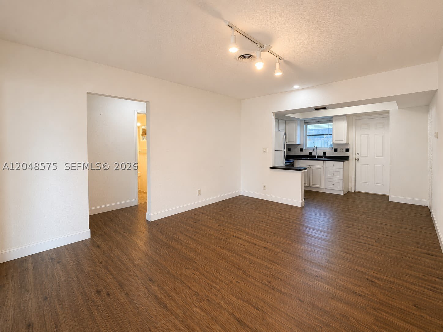 117 NE 30th Ct – photo 4