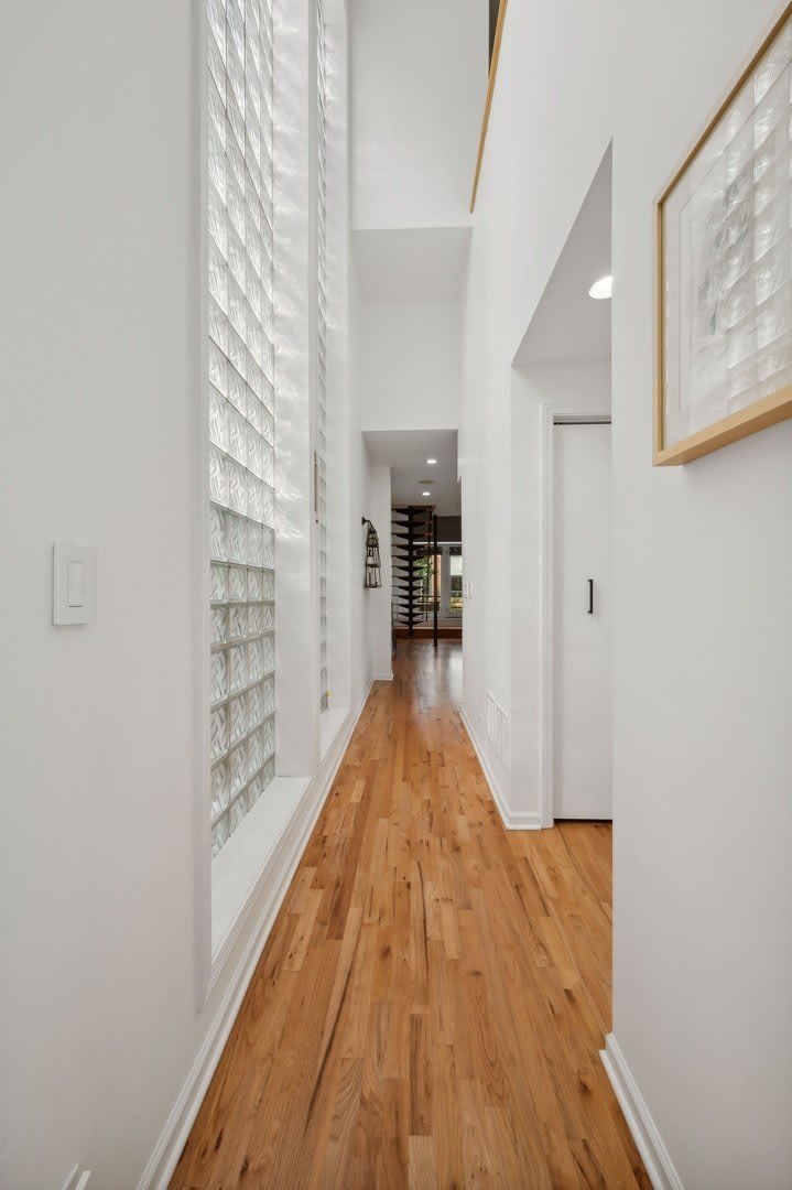 885 N Hermitage Avenue – photo 3