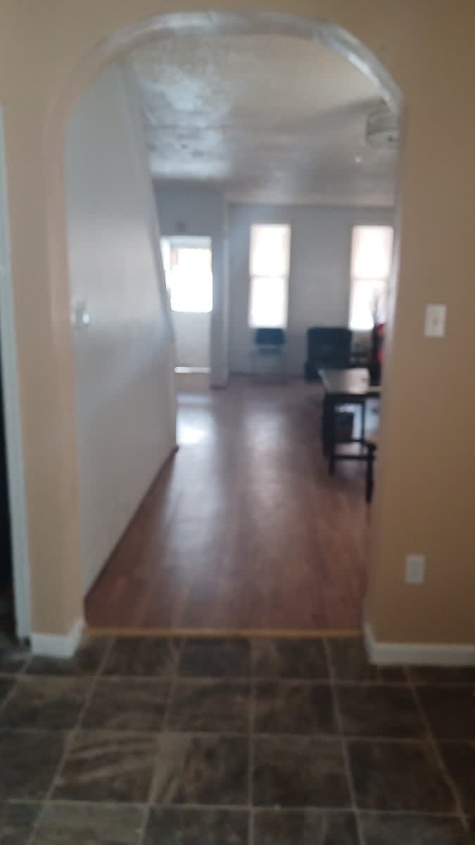 2420 W Seybert St – photo 4