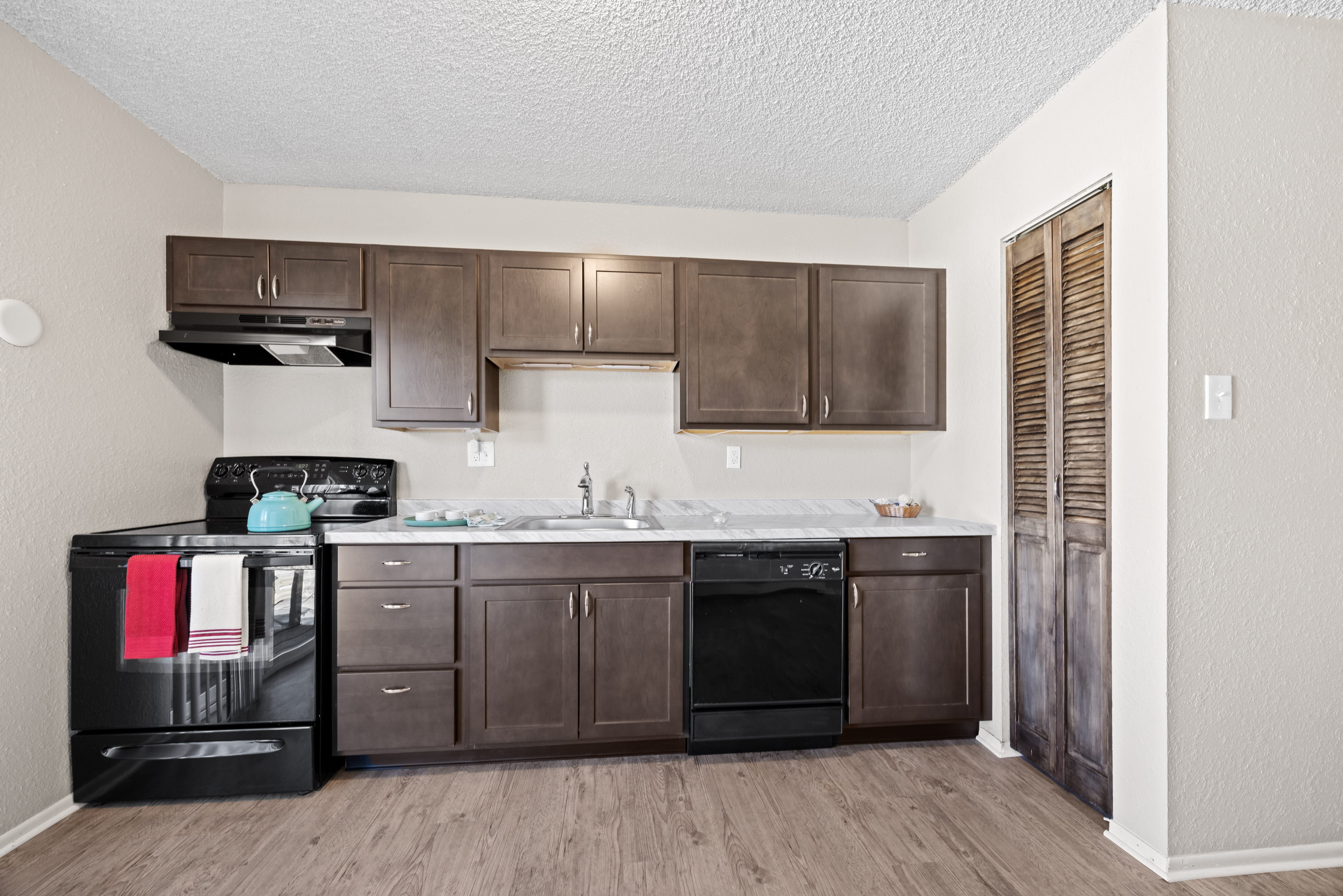 1305 Estes Street – photo 2
