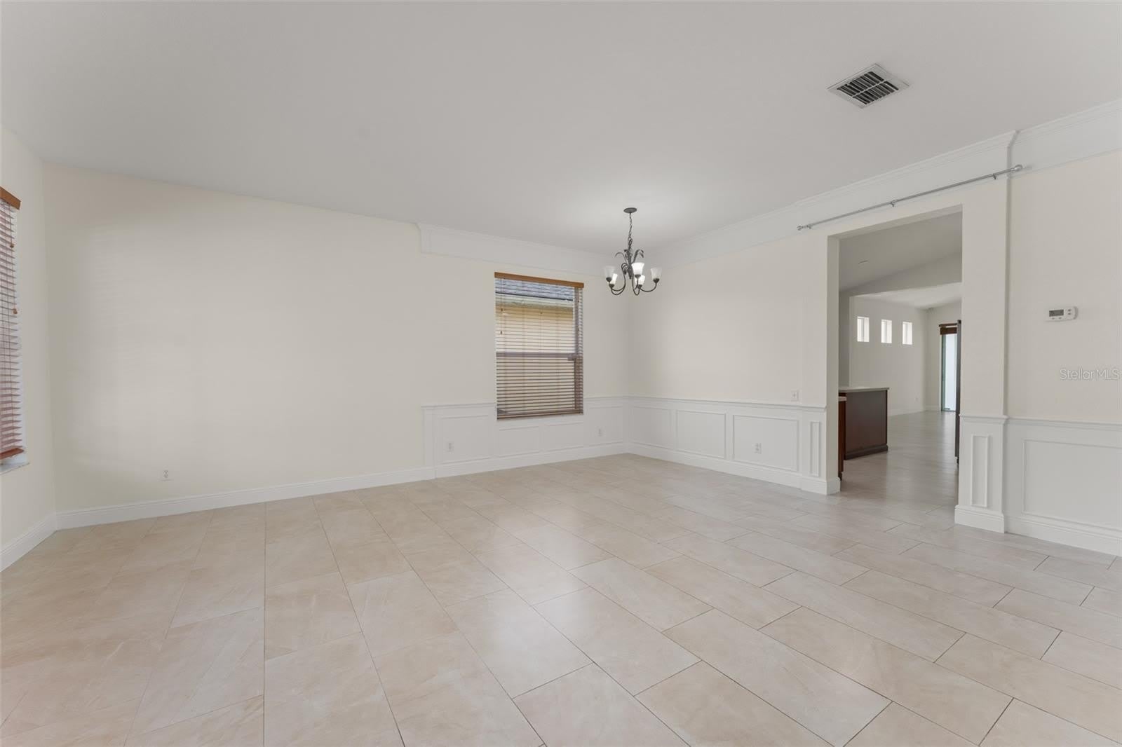 8838 ABBOTSBURY Drive – photo 3