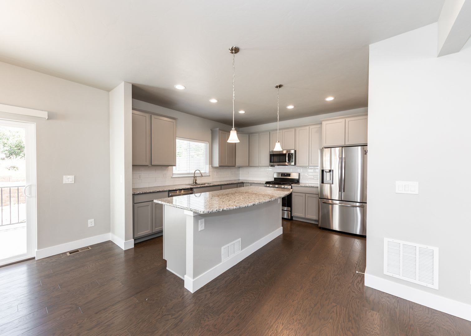 Stunning Like New 3 Bedroom Townhome – photo 4
