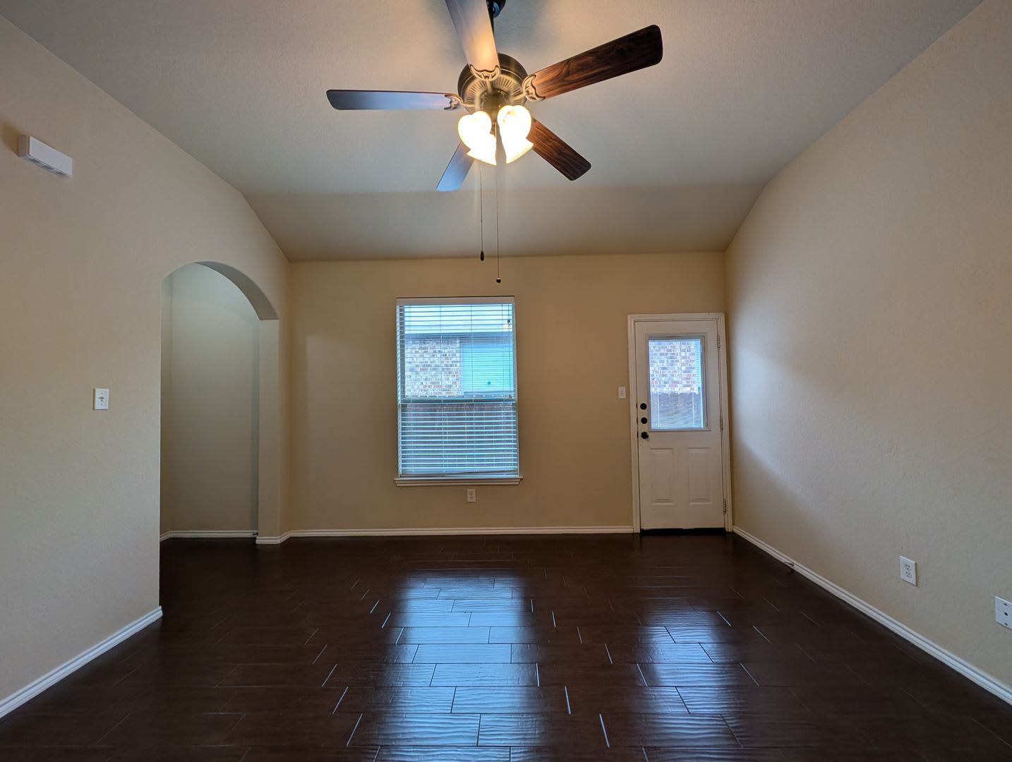3 2 2 Duplex Off Hwy 46 Fridge Interior Washer Dryer Connections Fenced In Backyard Cisd – photo 4