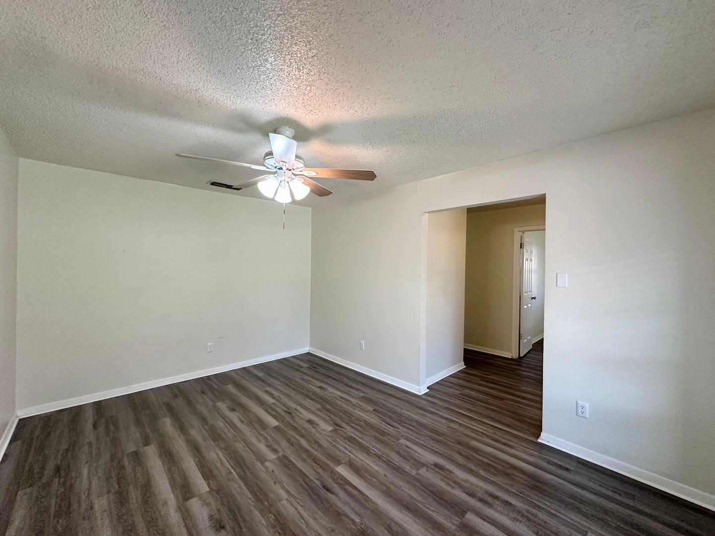 Price Drop + 1/2 Off 1st Months Rent! Small Pets Accepted! – photo 4