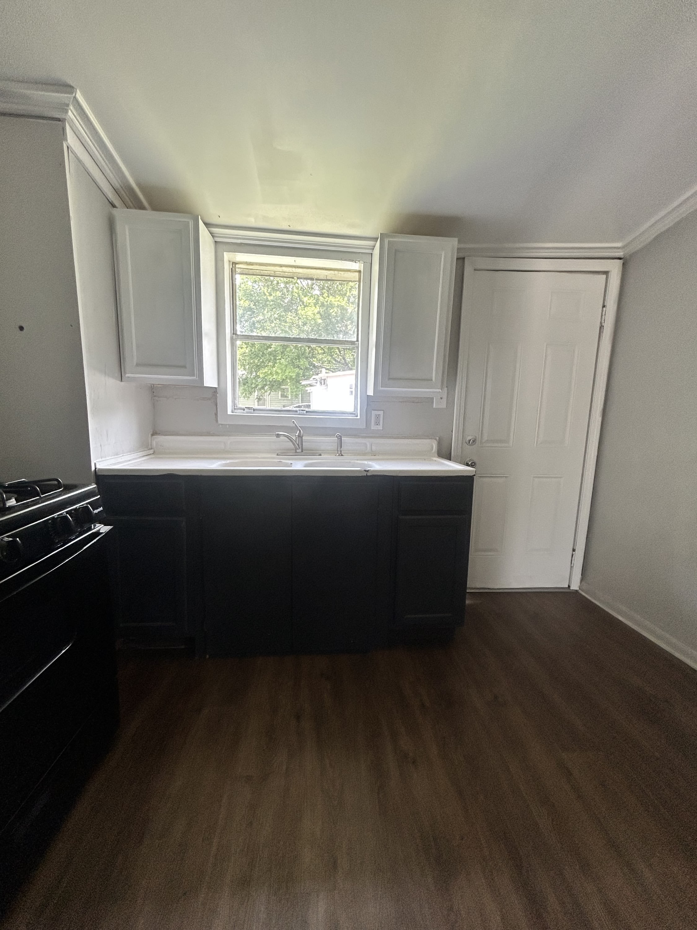 415 Moss Street – photo 2