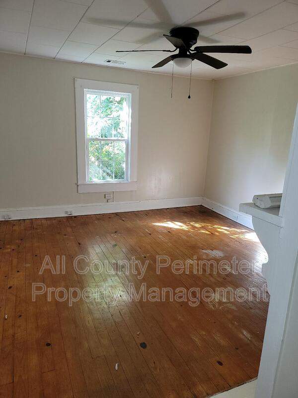 896 Dorothy St – photo 4