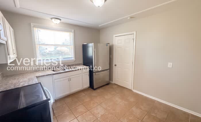 3901 Northwest Kenwood Drive – photo 4