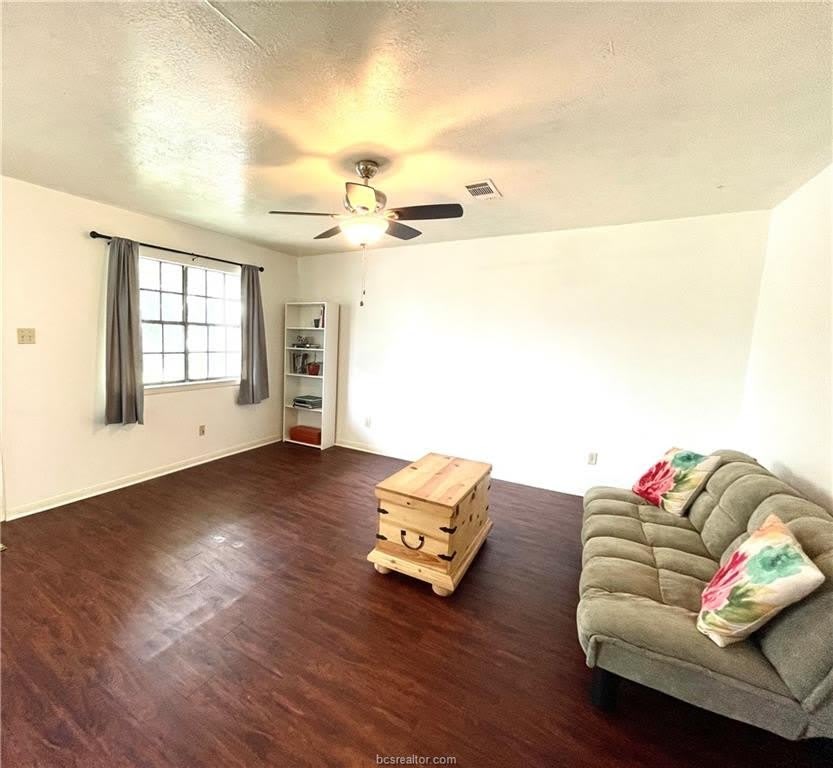 704 Navarro Drive – photo 1
