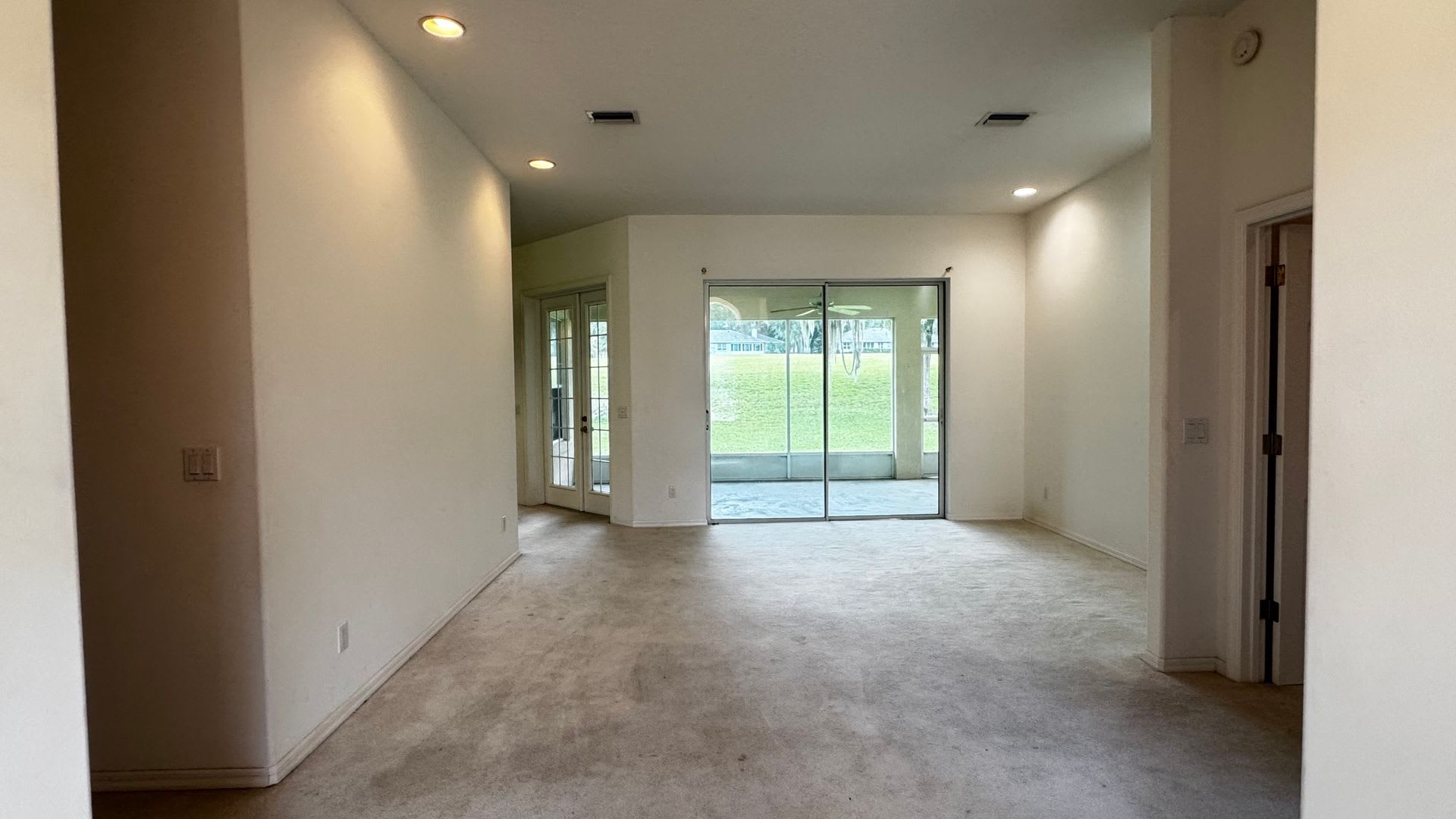 RAINBOW SPRINGS COUNTRY CLUB 3/2 LARGE LOT – photo 4