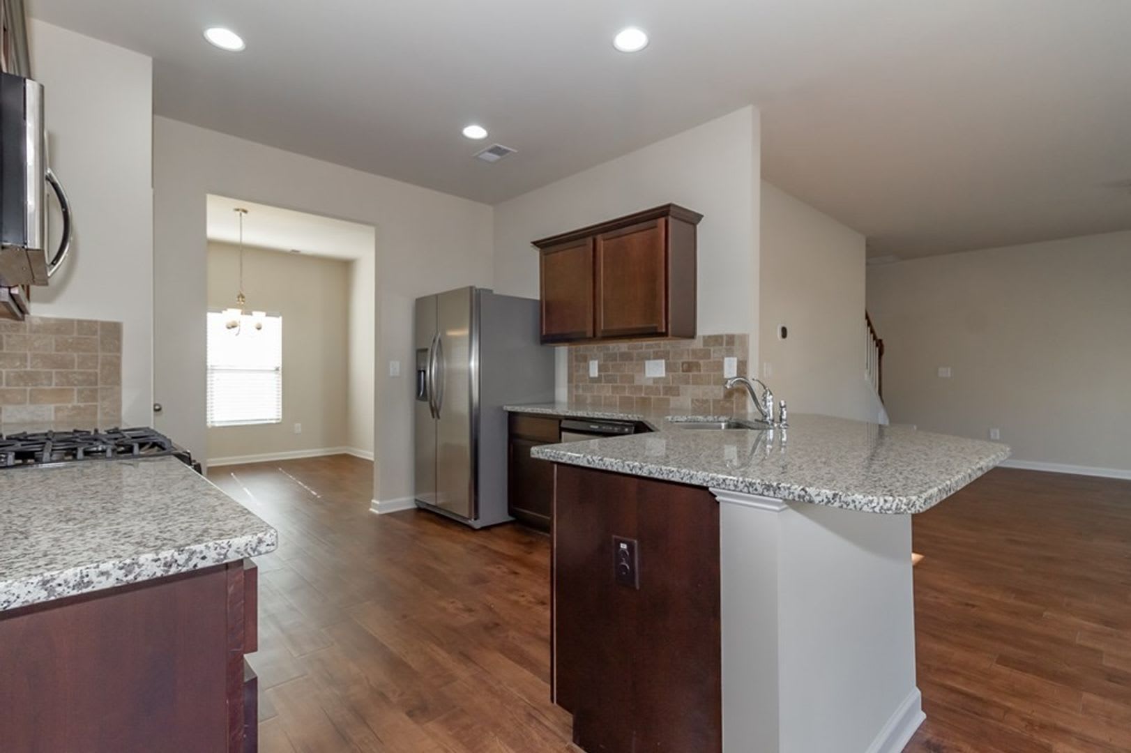 Spacious 5 Bedroom in Southwind Village – photo 4