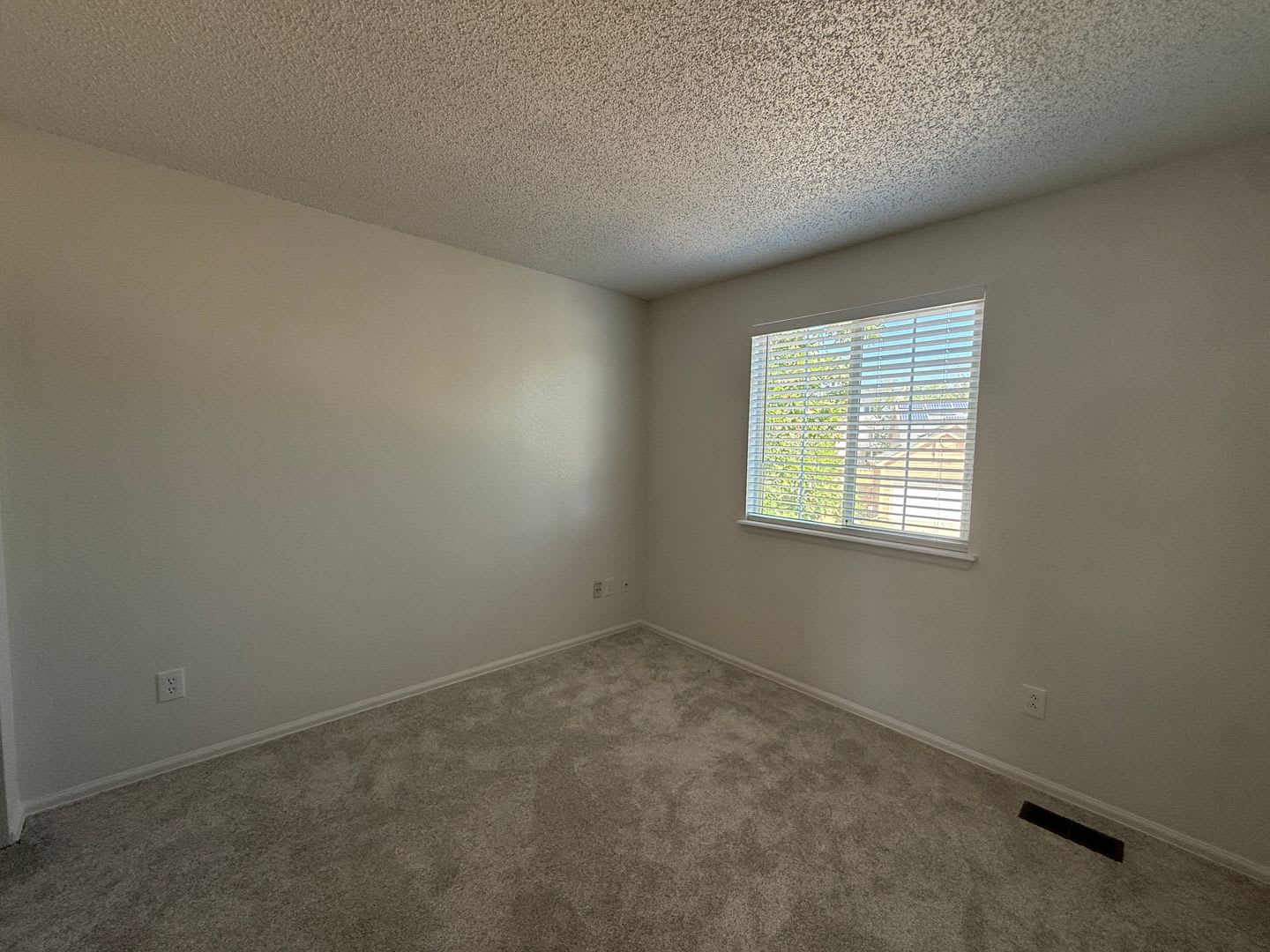 Like New 3 Bed 3 Bath Home Located In Stetson Hills The Powers Corridor – photo 2