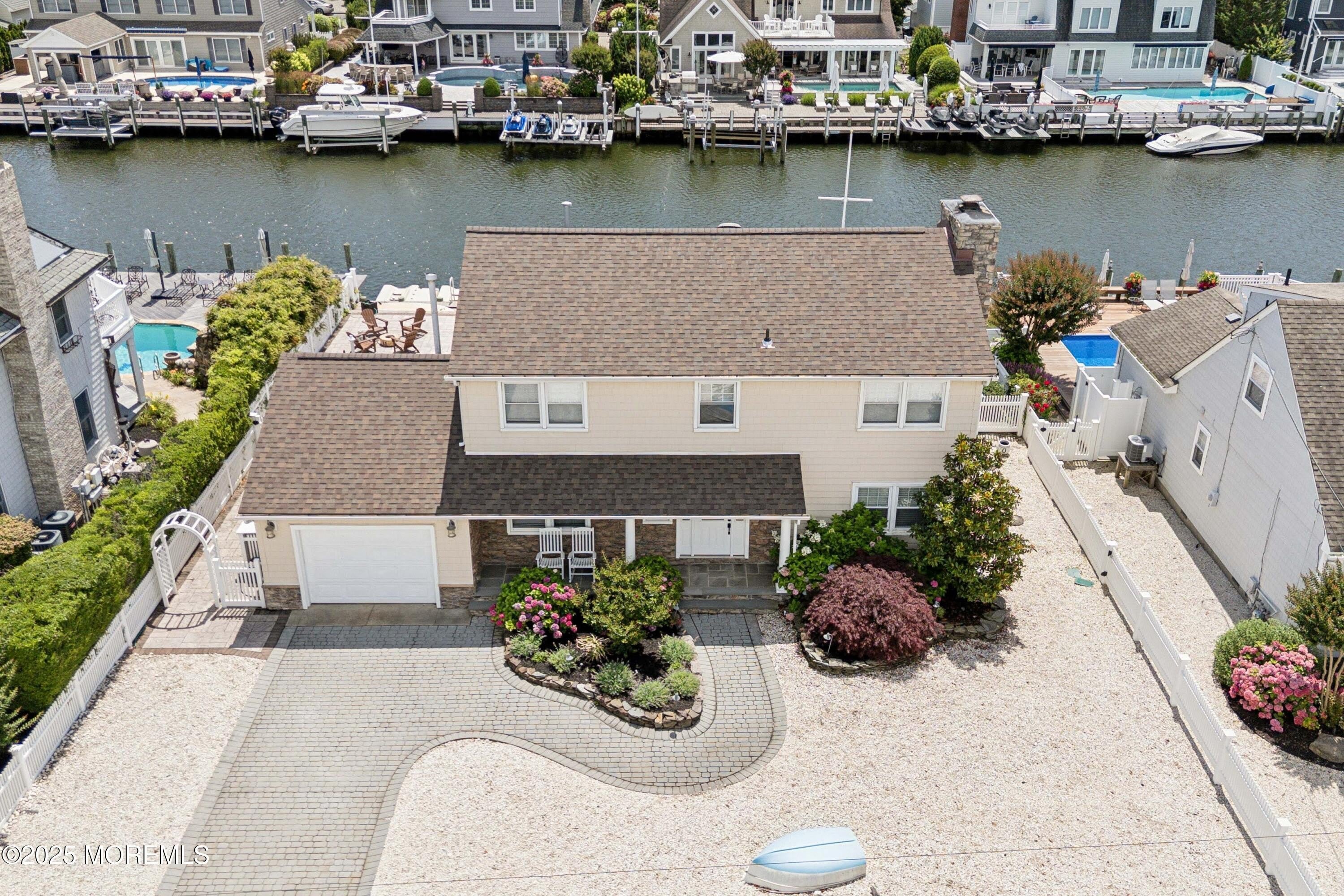 242 Curtis Point Drive – photo 1