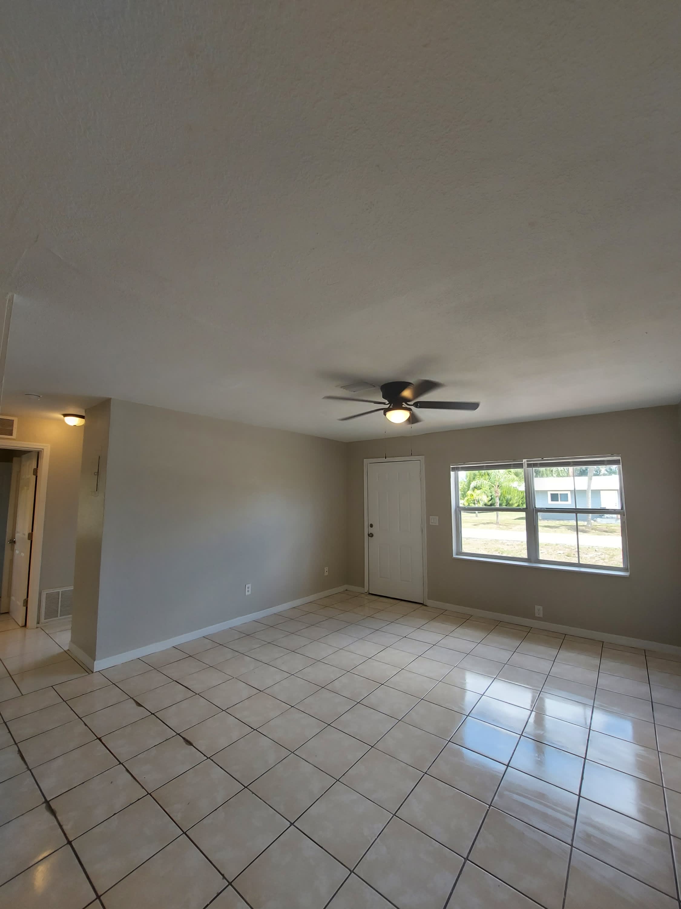 722 W Cleveland Ln – photo 5