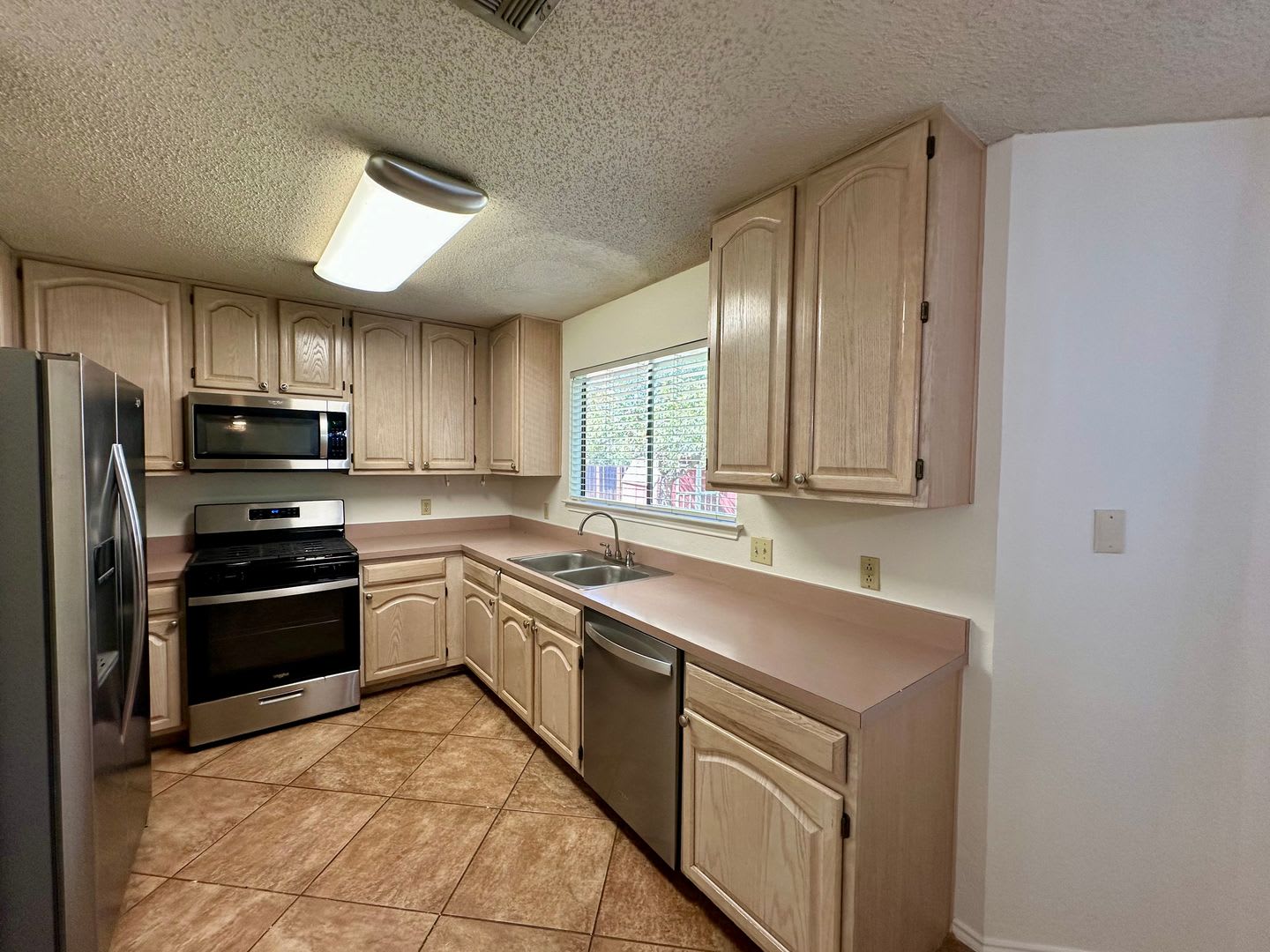 Large 4/2.5 Home in Cedar Park – photo 4