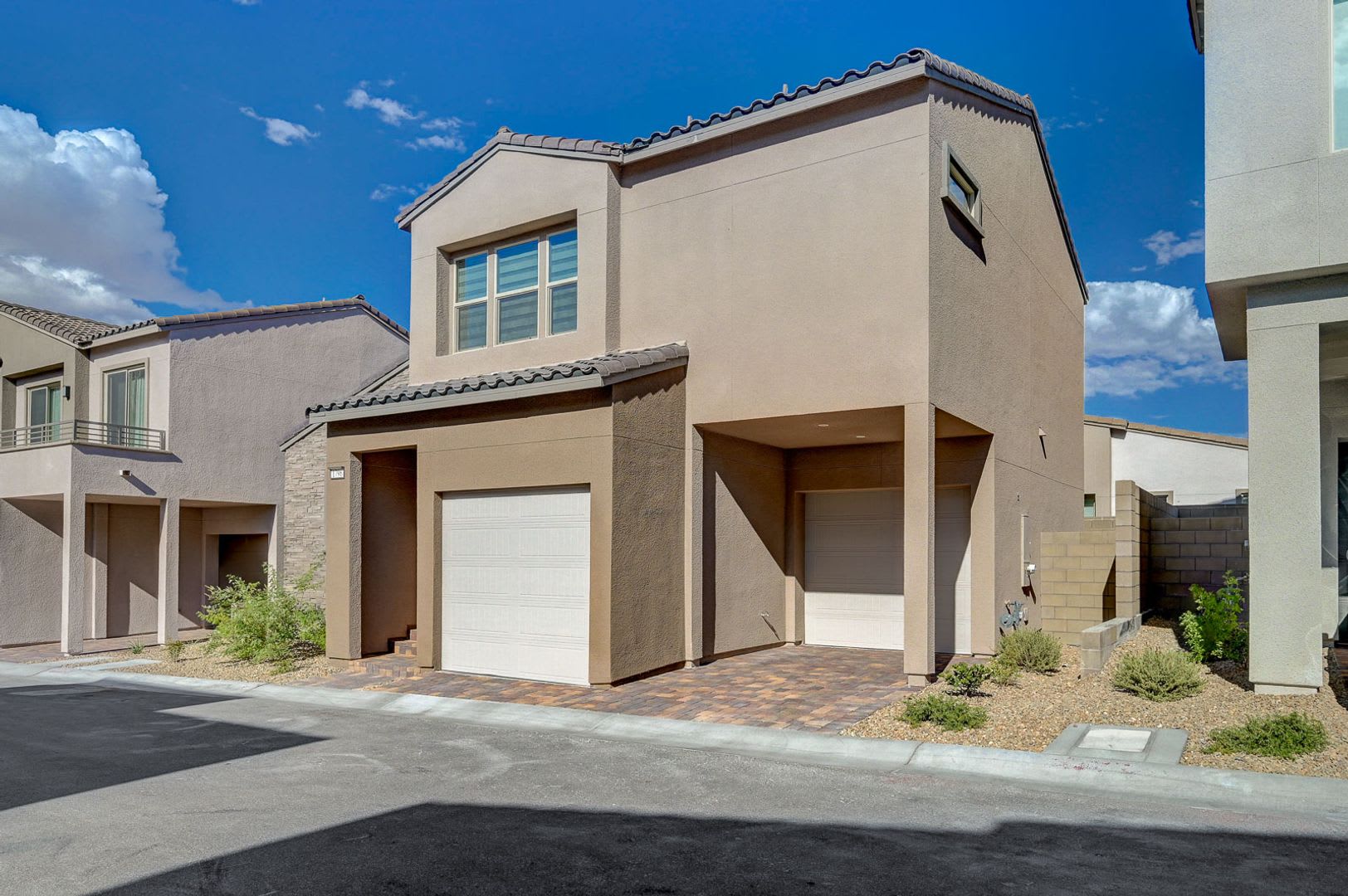 Stunning Summerlin Three Bedroom – photo 2