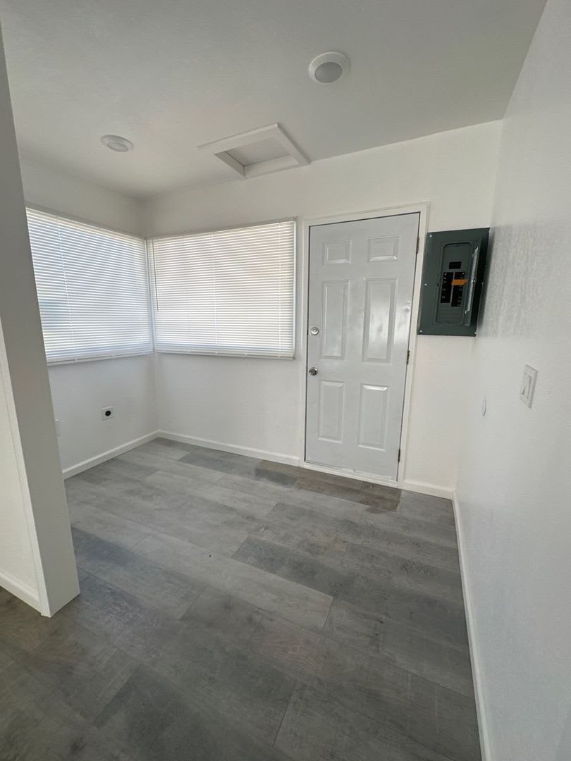 317 Martin St – photo 4