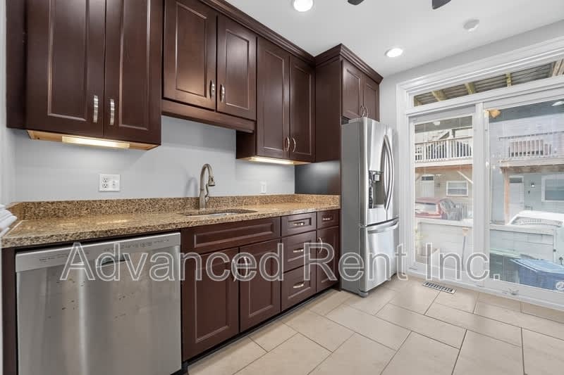 528 S Curley Street – photo 1