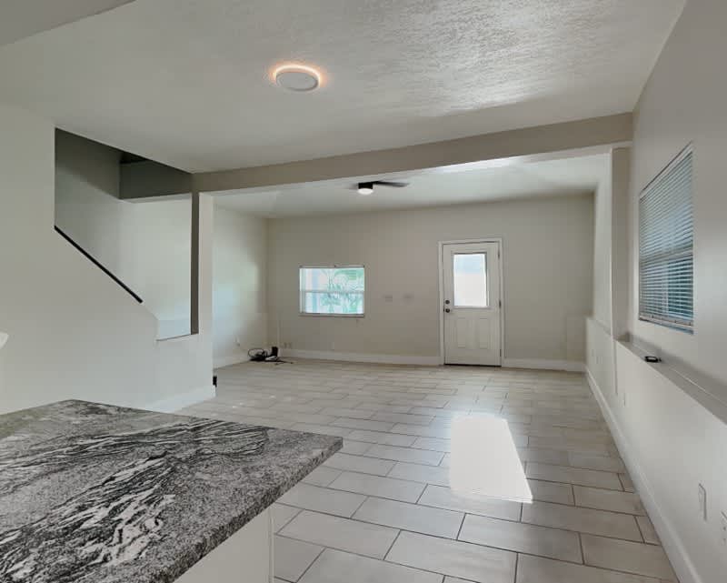 3801 1 2 W Palmira Ave – photo 5