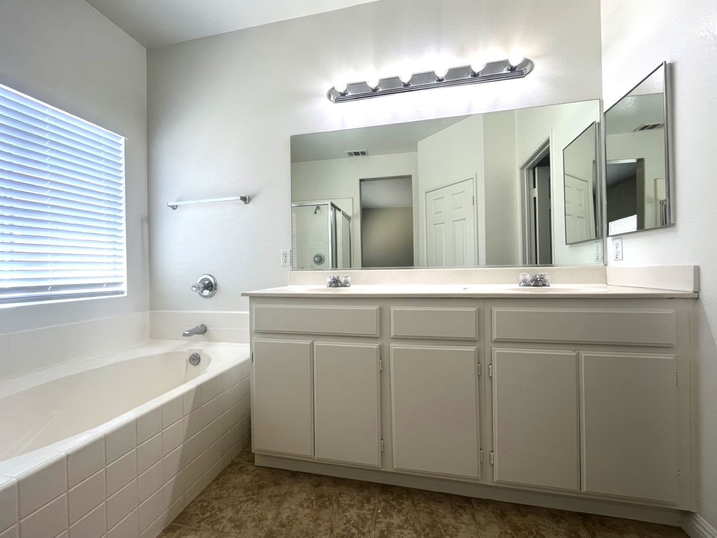 4 Bed 2 Bath Located In Victorville Ca – photo 5