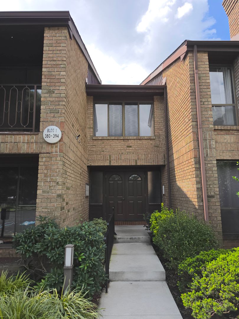 Centrally Located 2 Bedroom 1 Full Bathroom 1St Fl Condominium In The Prestigious Willowbrook Development – photo 2