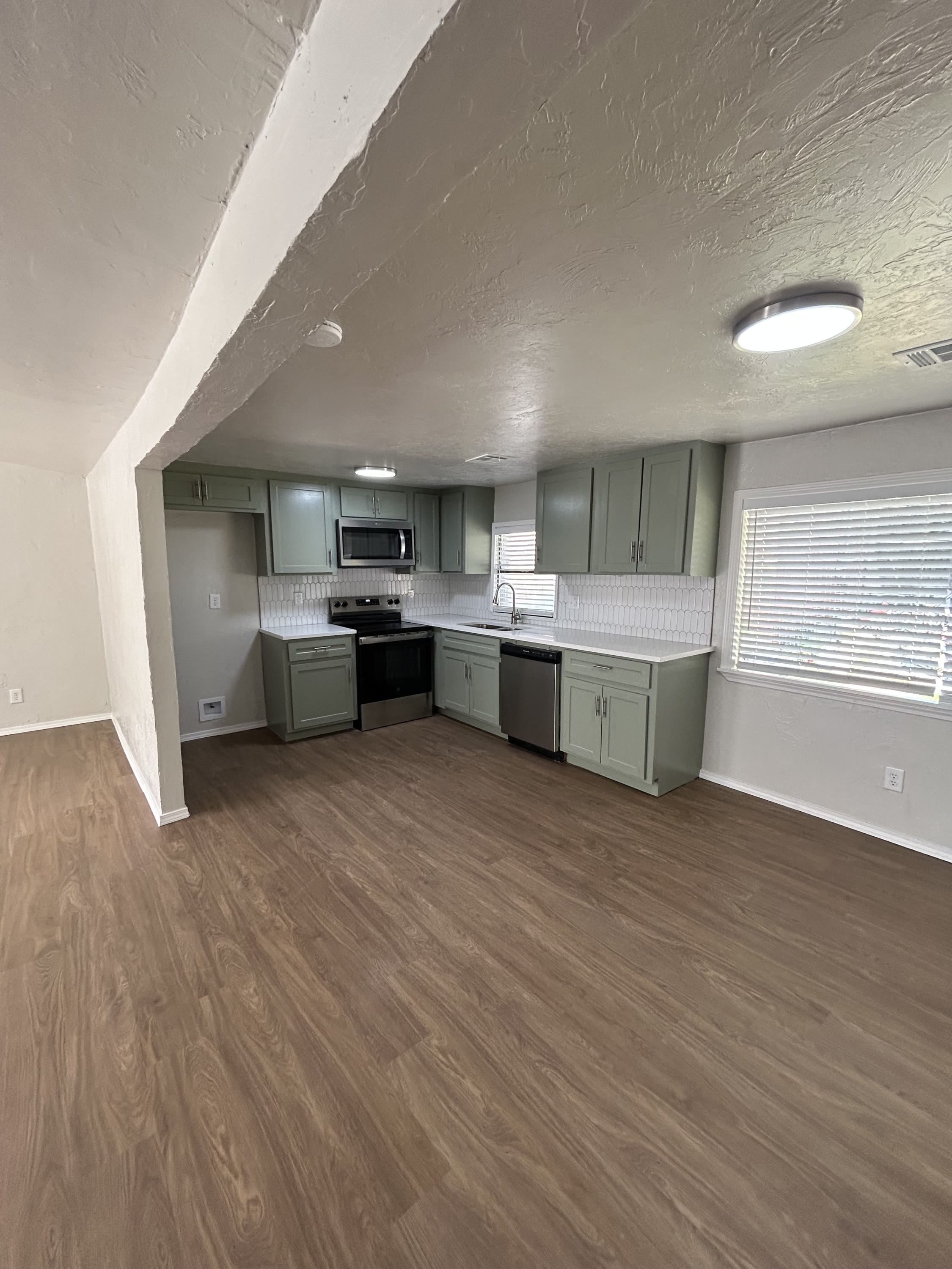 711 1/2 West Hill Street – photo 4