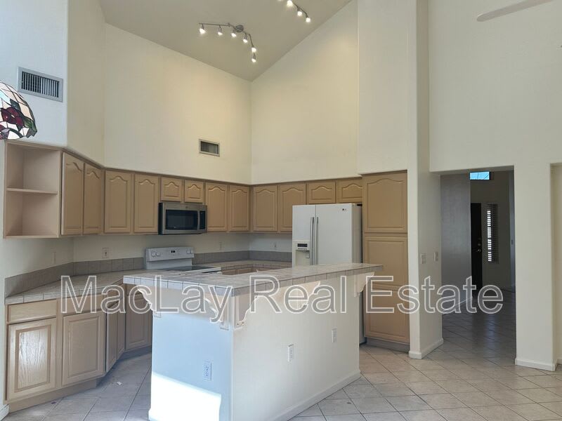 1667 S Sycamore Place – photo 2