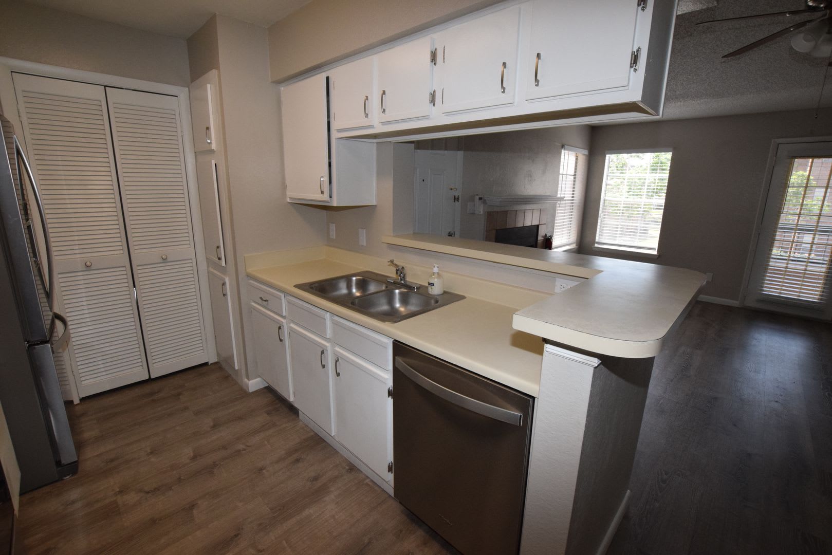 2 Bedroom, 1 Bath Condo for Rent at 5533 Chrishire Way #F201 Orlando, FL 32822 – photo 5