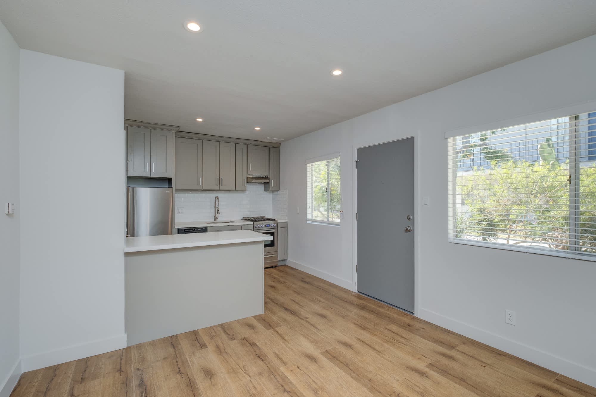 4140 & 4136 Grandview Blvd – photo 2