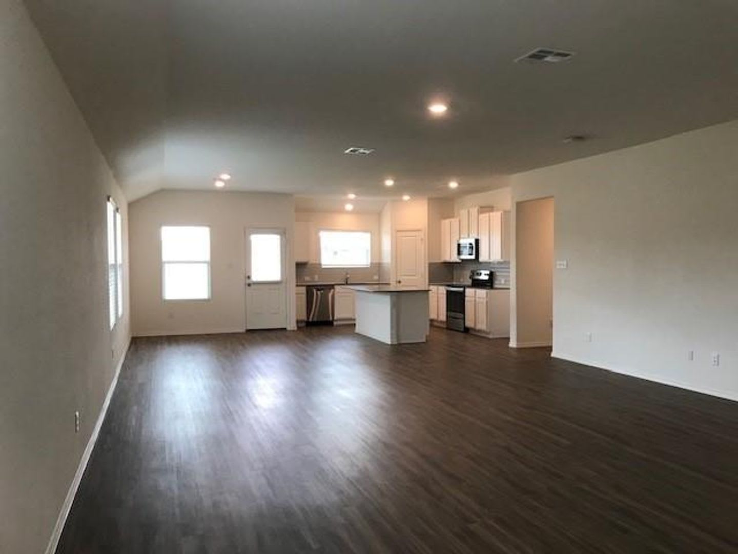 Conveniently Located 4 Bed / 2 Bath Hutto Home – photo 2