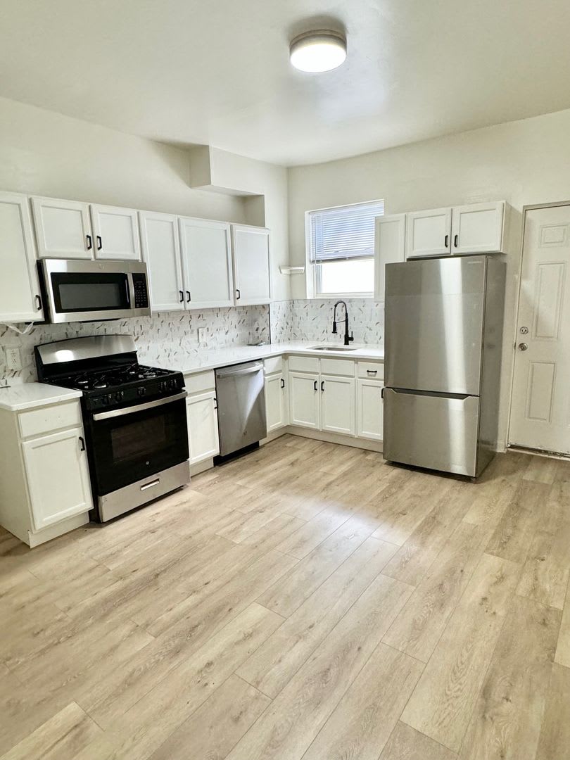 2-Bedroom Home with Private Patio, In-Unit Laundry, and Flexible Storage Space – photo 3
