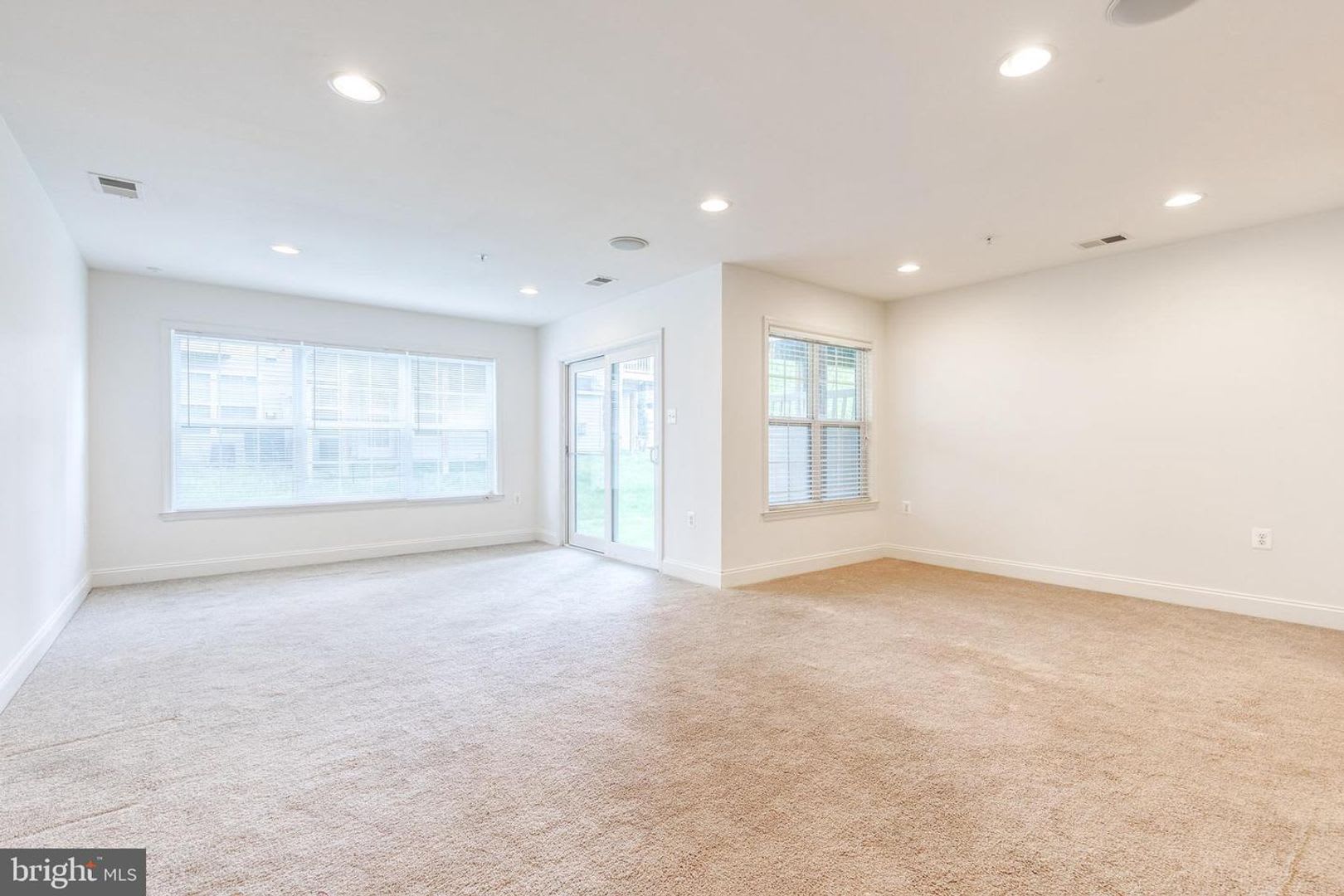 Stunning 3Bd 2 5Bth Garage Townhome In Owings Mills – photo 4