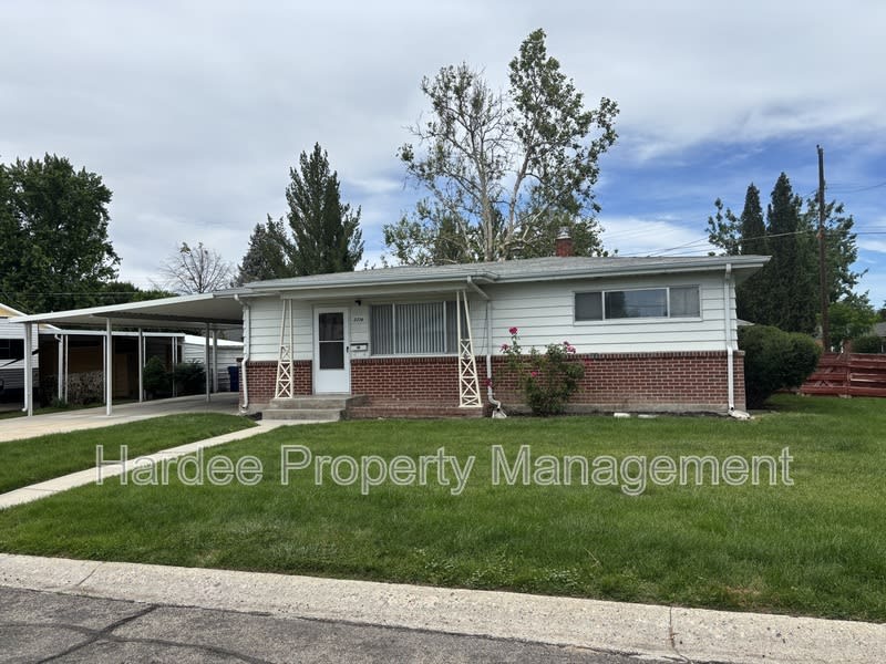 2714 Kathryn St – photo 2