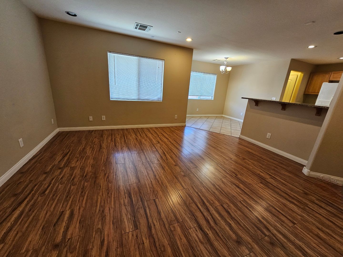 Stylish Family Home with Granite Counters & Custom Cabinets – photo 5