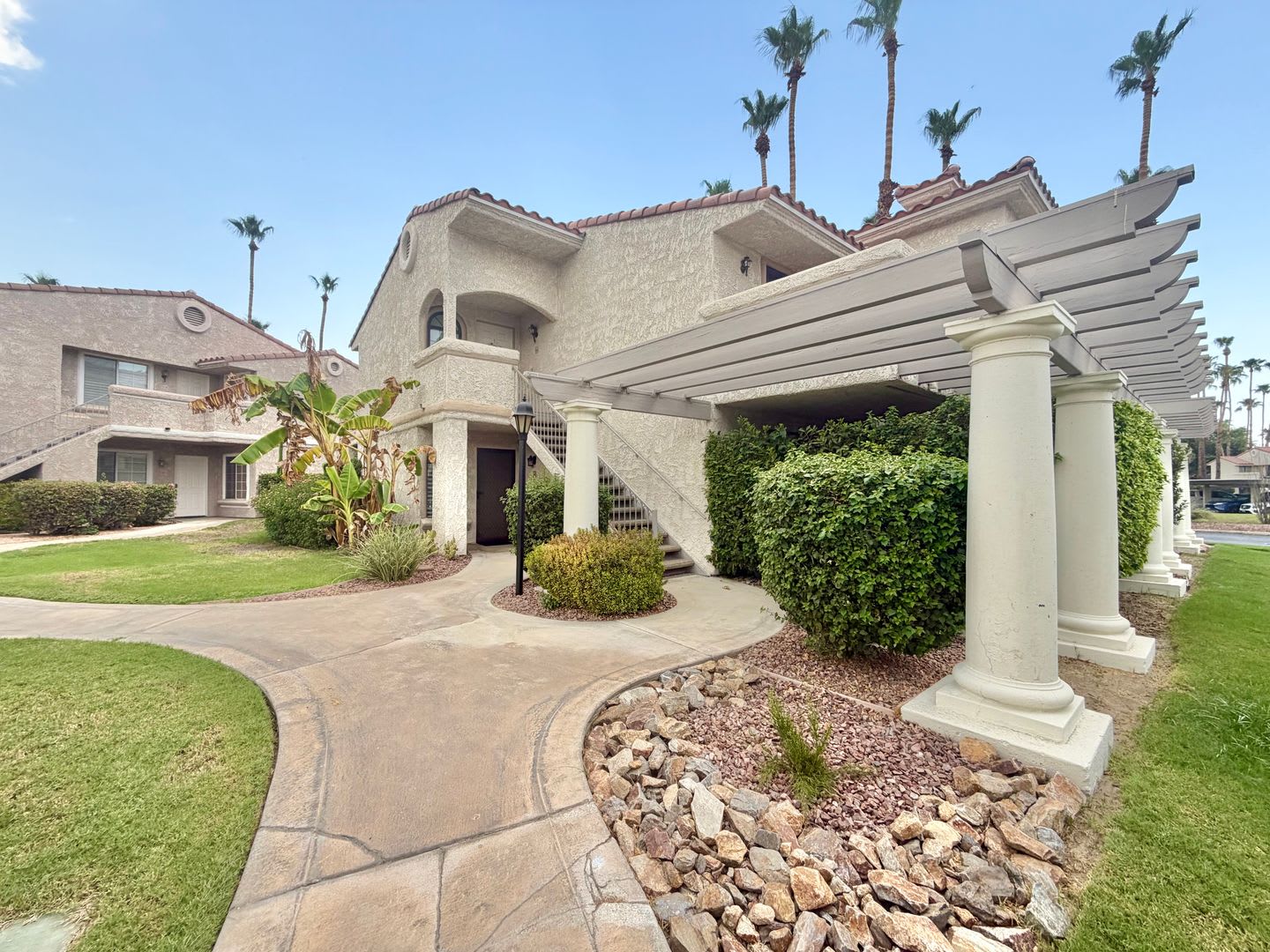 AVAILABLE NOW! 1 bedroom, 1 bathroom condo in Palm Springs! – photo 1