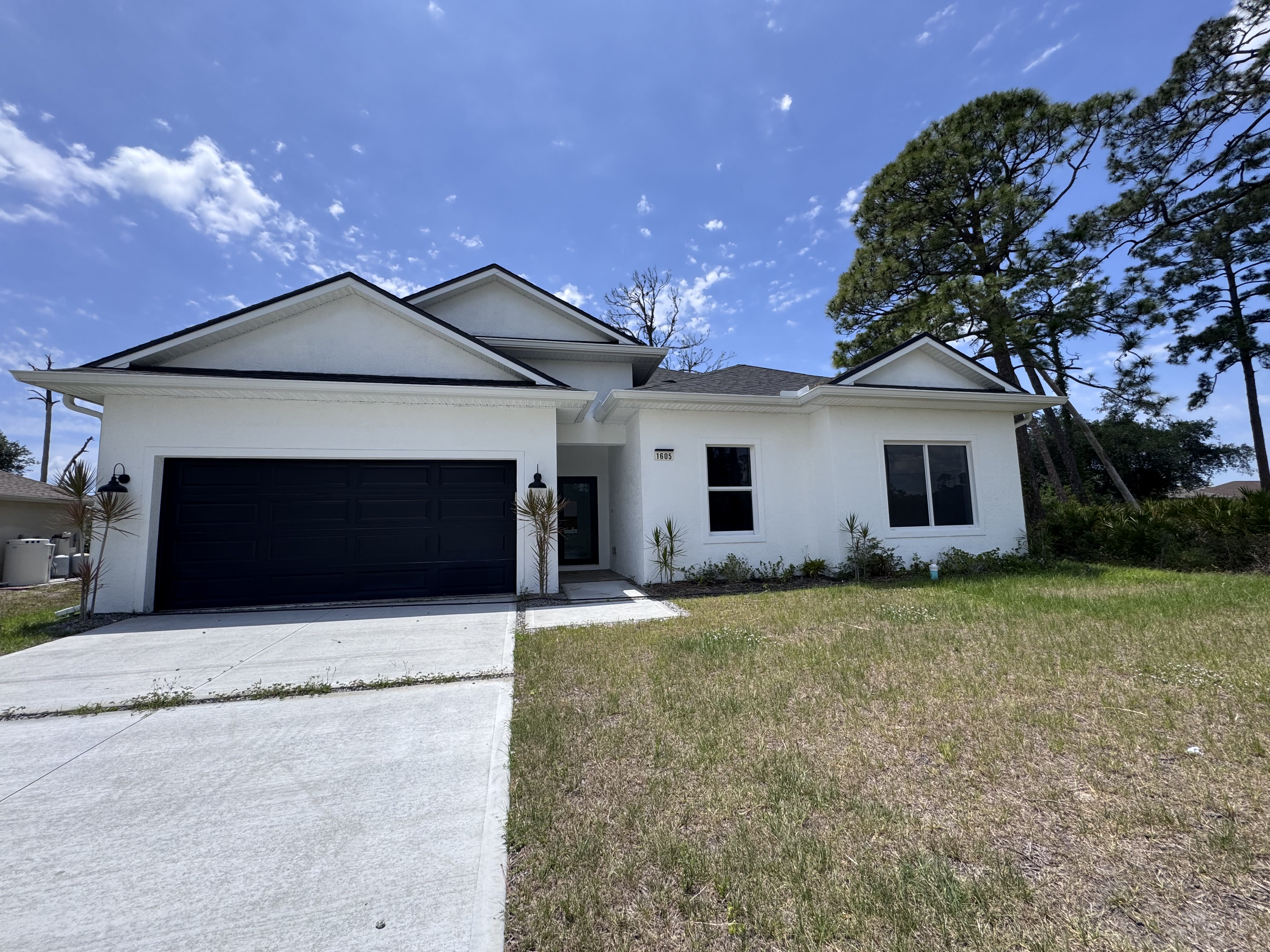 1605 Nora Ln – photo 2