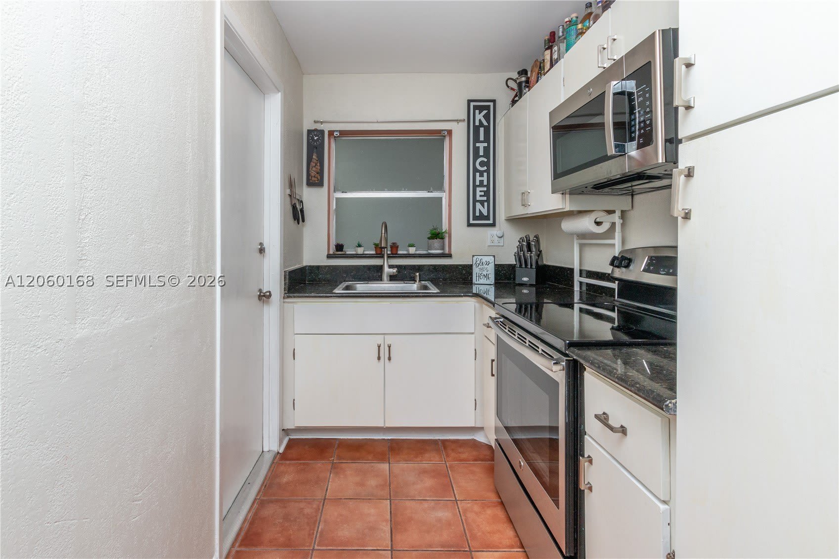 1425 Arthur St – photo 2