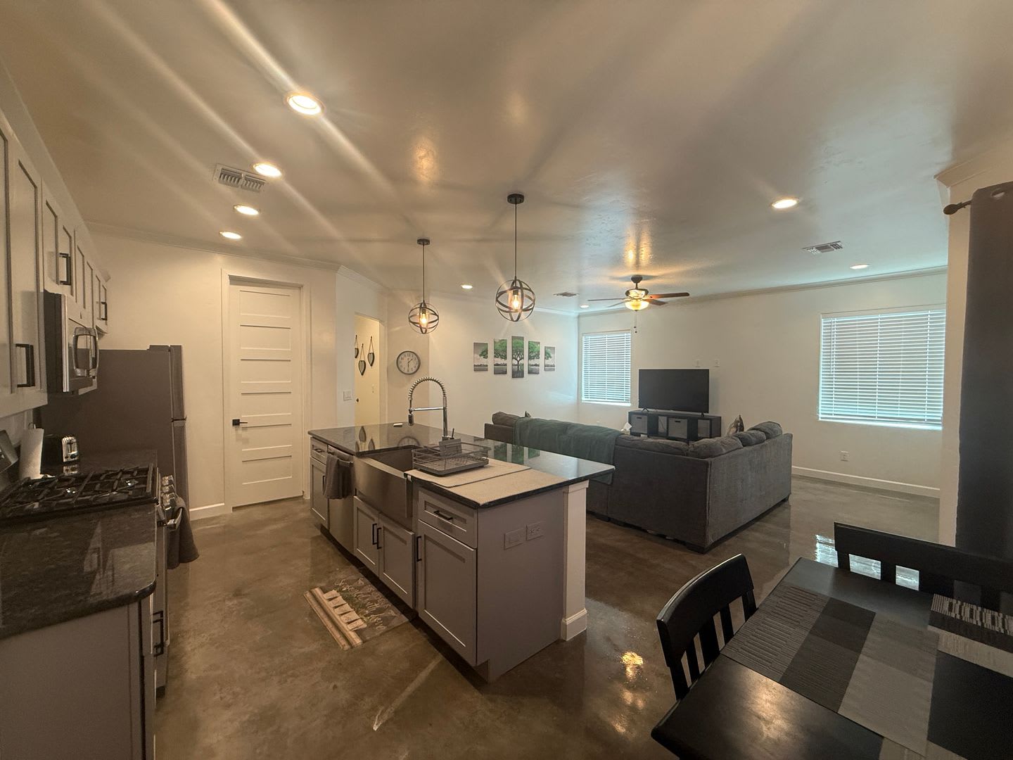 2 Bedroom 1 Bathroom Fully Furnished Home – photo 4