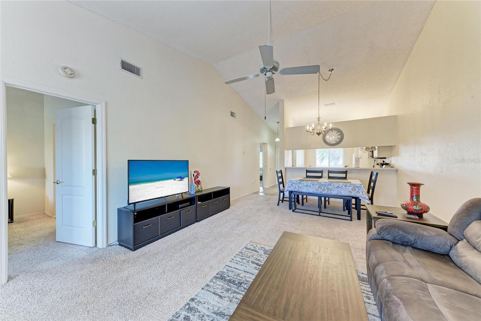 Furnished 2 Bedroom – photo 5
