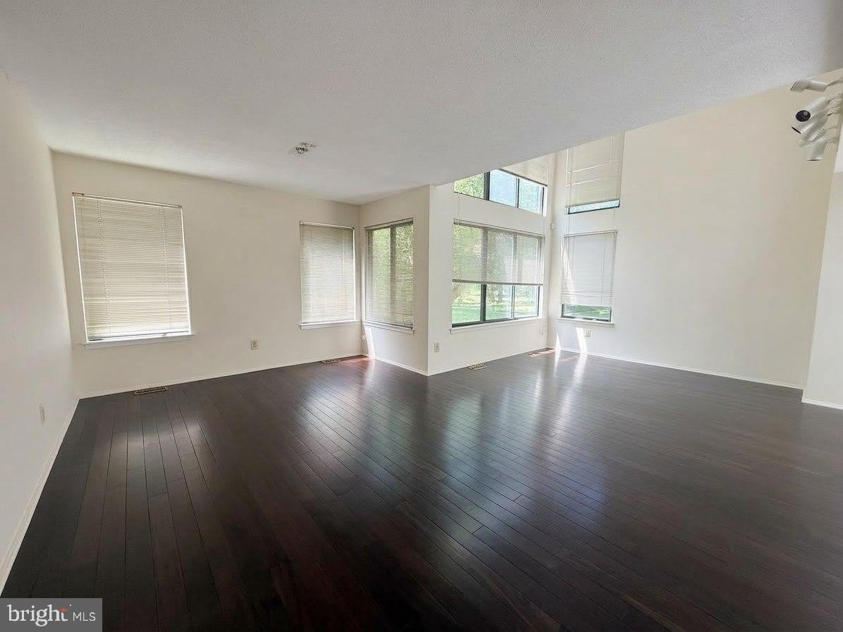 83 Sayre Drive – photo 2