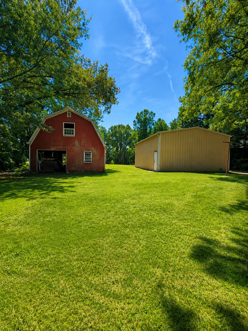 3 bedroom ranch home, barn & workshop – photo 4